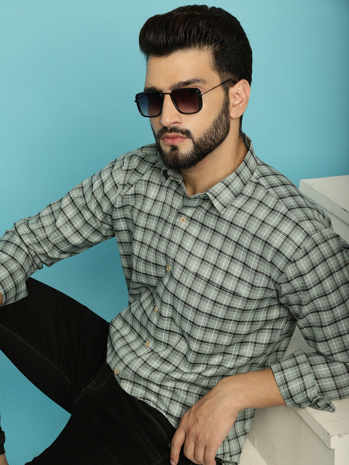 Nature-inspired Style Green Checked Shirt for Men – Elevate Your Wardrobe with Timeless Sophistication